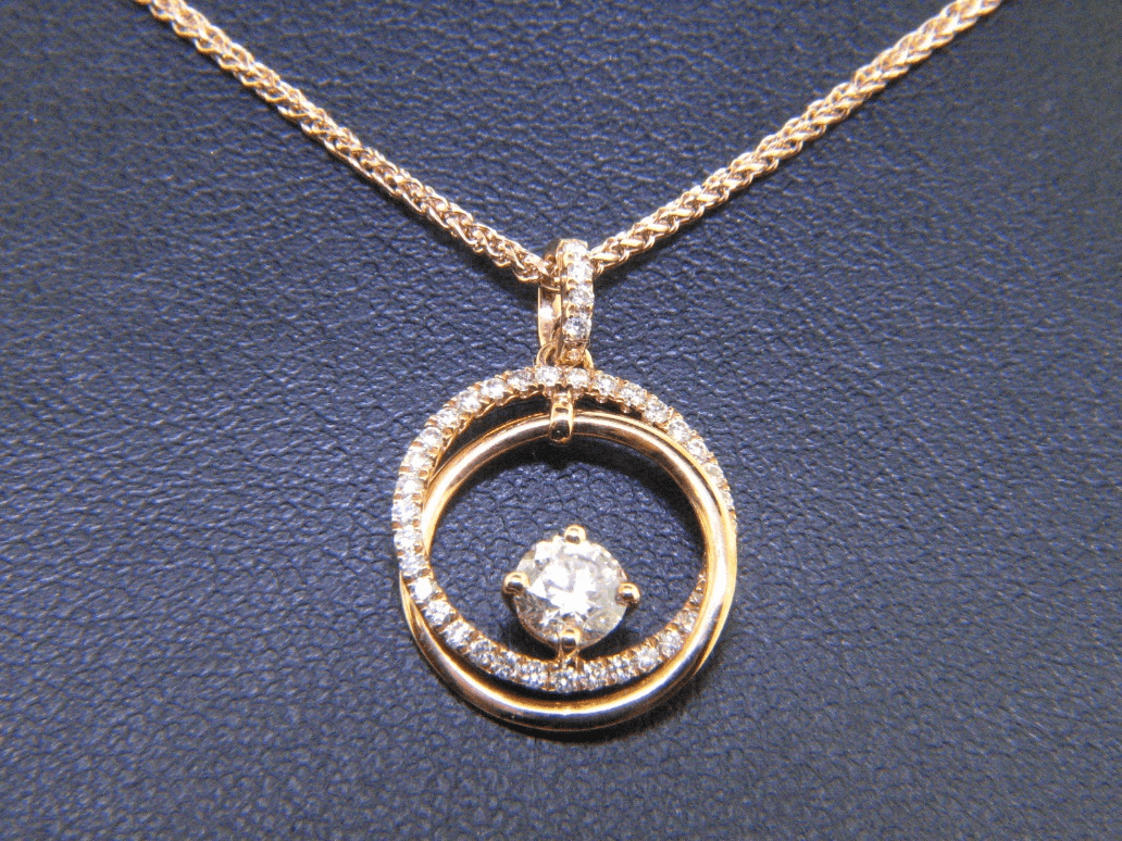 Engraved ring necklace – casual and elegant in one